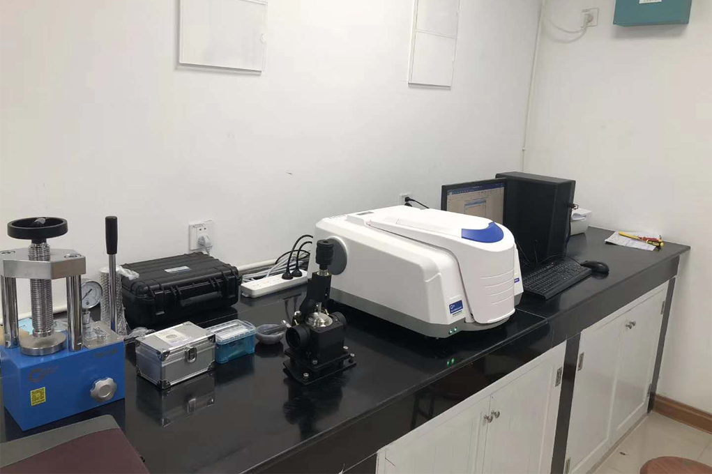 紅外光譜儀分析.jpg 紅外光譜儀分析.jpg